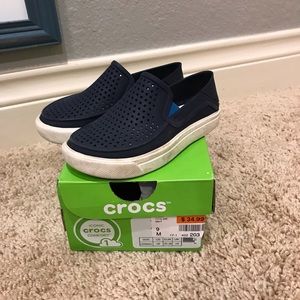 Boys navy crocs